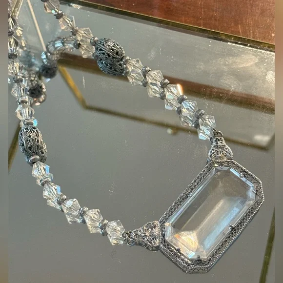 1920’s Rhodium Plated Silver Crystal Necklace. 17 1/2” in length. - Picture 1 of 4